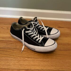 Men’s Black Converse Low-Tops Size 11.5